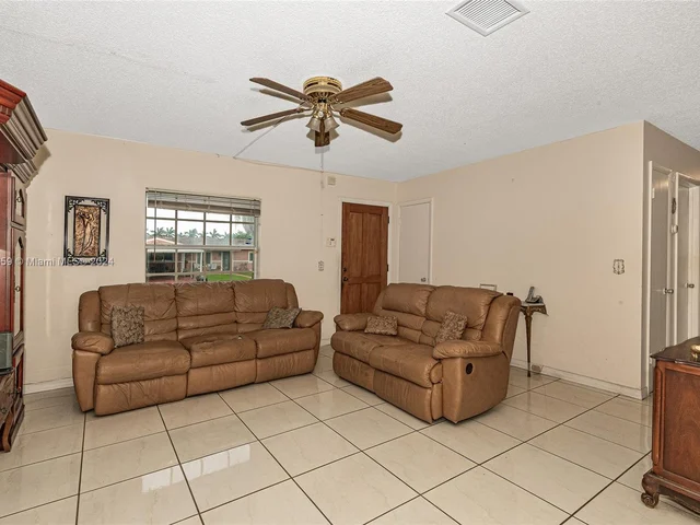 4240 NW 198th St, Miami Gardens FL 33055