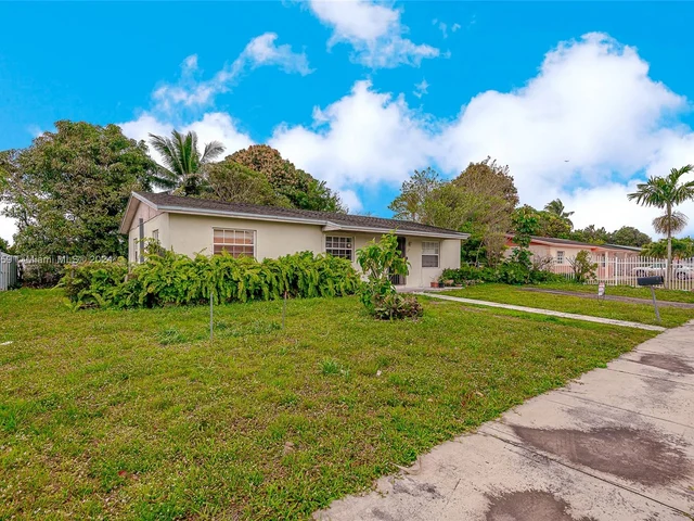 4240 NW 198th St, Miami Gardens FL 33055