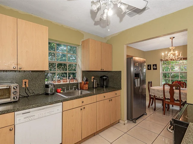 4240 NW 198th St, Miami Gardens FL 33055