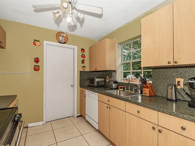 4240 NW 198th St, Miami Gardens FL 33055