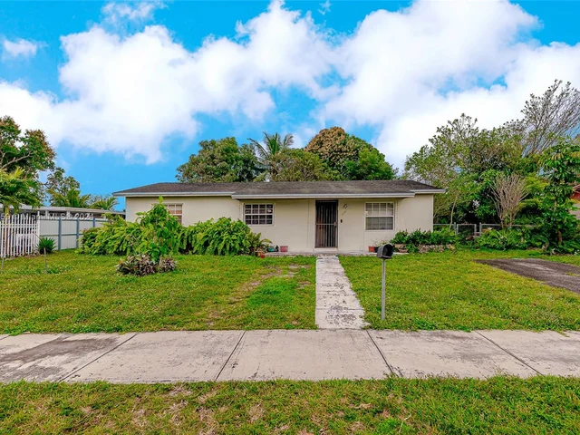 4240 NW 198th St, Miami Gardens FL 33055