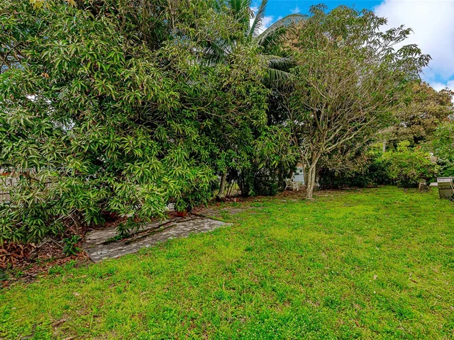 4240 NW 198th St, Miami Gardens FL 33055