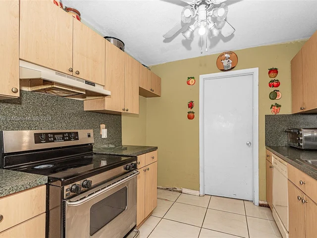 4240 NW 198th St, Miami Gardens FL 33055