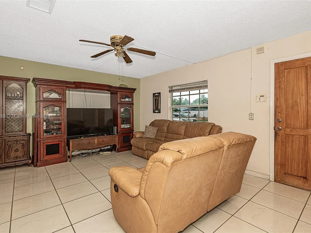 4240 NW 198th St, Miami Gardens FL 33055