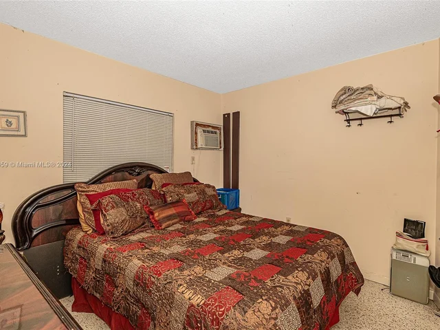 4240 NW 198th St, Miami Gardens FL 33055