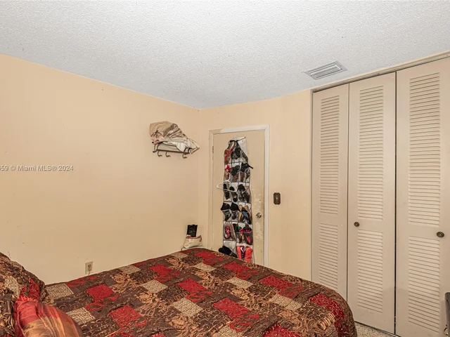 4240 NW 198th St, Miami Gardens FL 33055