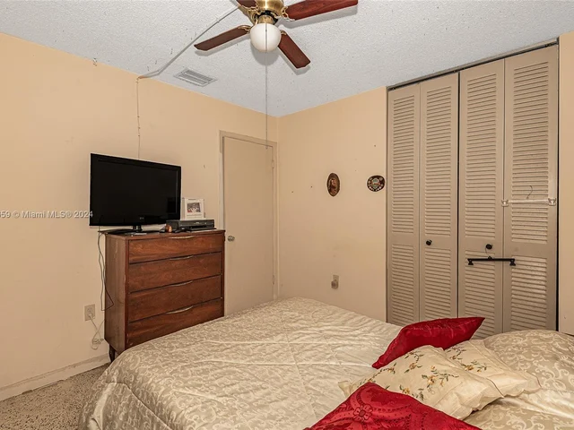 4240 NW 198th St, Miami Gardens FL 33055