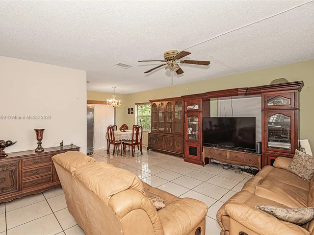 4240 NW 198th St, Miami Gardens FL 33055