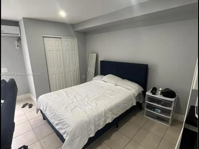 6420 Washington St, Hollywood FL 33023