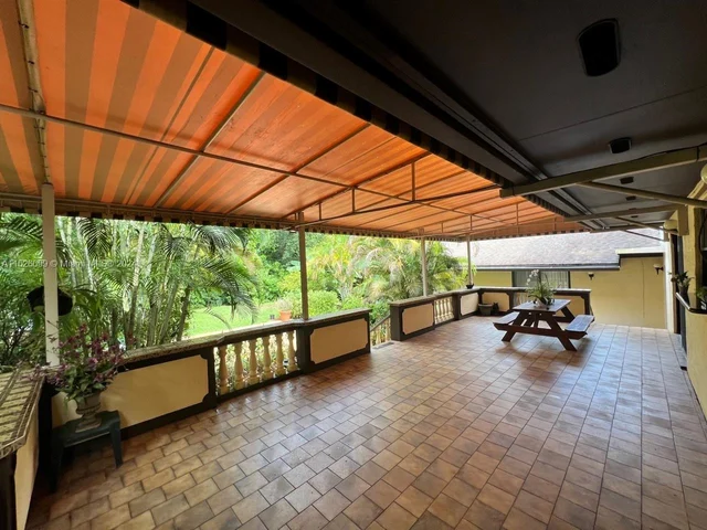 10300 SW 116th Ave, Miami FL 33176