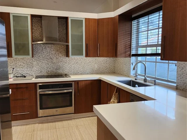 10305 SW 70th St, Miami FL 33173