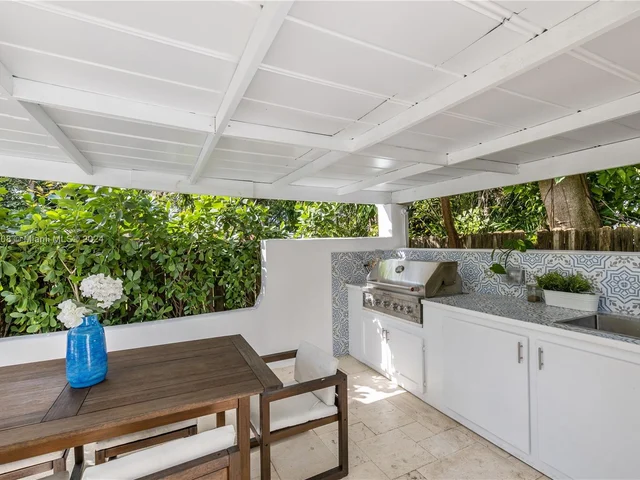 643 NE 69th St, Miami FL 33138