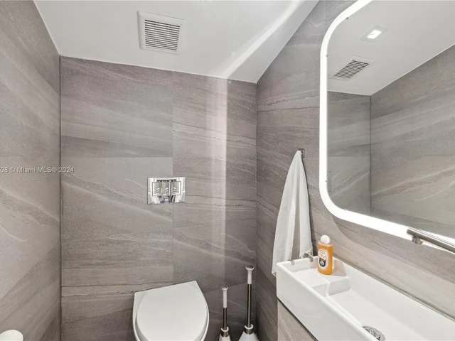 643 NE 69th St, Miami FL 33138