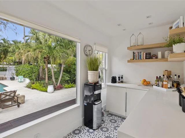 643 NE 69th St, Miami FL 33138