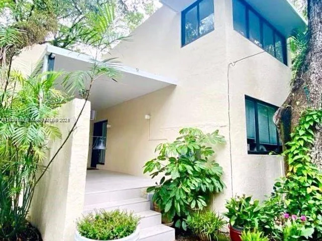 4007 Kumquat Ave, Miami FL 33133