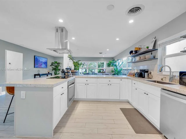 1351 Jackson St, Hollywood FL 33019