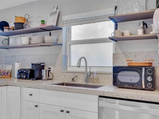 1351 Jackson St, Hollywood FL 33019