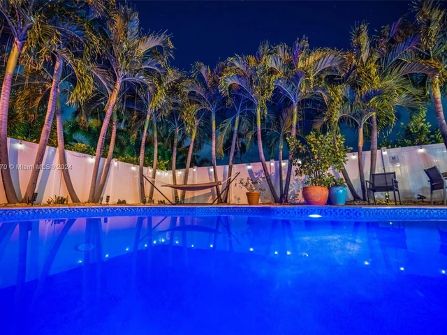 1351 Jackson St, Hollywood FL 33019