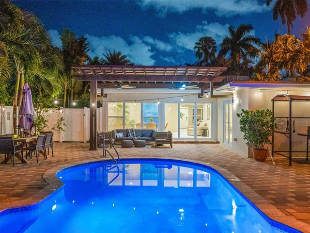 1351 Jackson St, Hollywood FL 33019