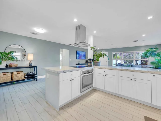 1351 Jackson St, Hollywood FL 33019