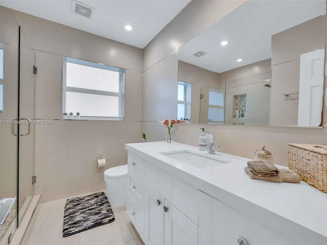 1351 Jackson St, Hollywood FL 33019