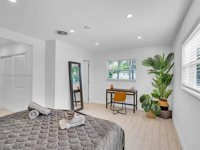 1351 Jackson St, Hollywood FL 33019