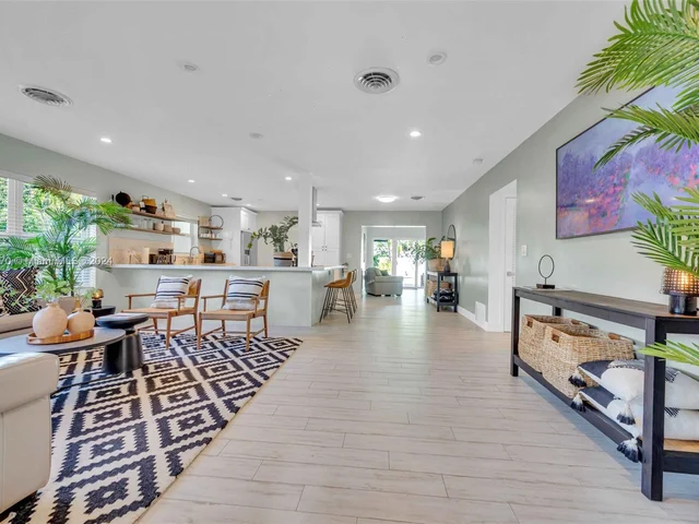 1351 Jackson St, Hollywood FL 33019