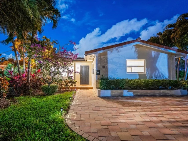 1351 Jackson St, Hollywood FL 33019