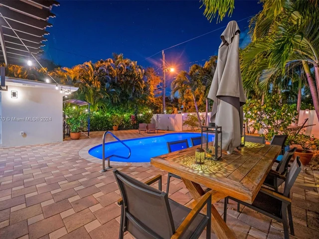 1351 Jackson St, Hollywood FL 33019