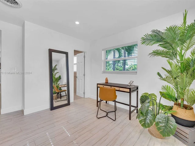 1351 Jackson St, Hollywood FL 33019