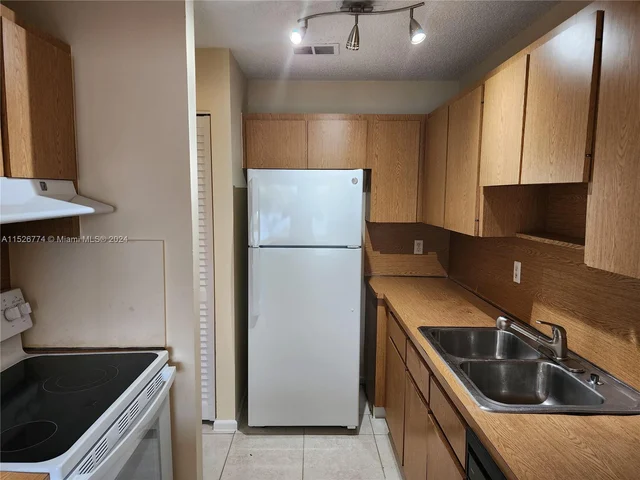 14313 SW 45th Ter # 14313, Miami FL 33175