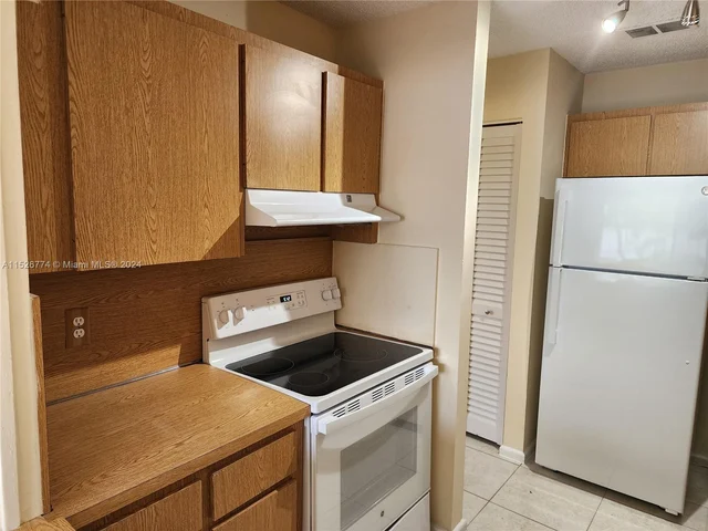 14313 SW 45th Ter # 14313, Miami FL 33175