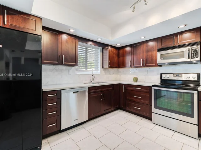 8741 NW 17th Ct, Pembroke Pines FL 33024