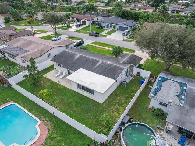 8741 NW 17th Ct, Pembroke Pines FL 33024