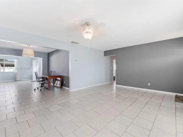 8741 NW 17th Ct, Pembroke Pines FL 33024