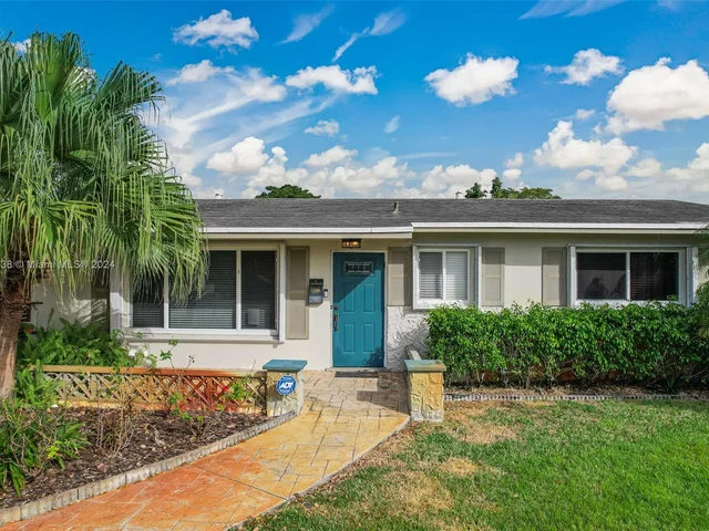 8741 NW 17th Ct, Pembroke Pines FL 33024