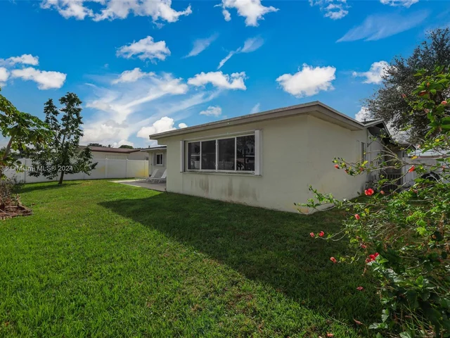 8741 NW 17th Ct, Pembroke Pines FL 33024