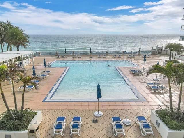 2751 S Ocean Dr # 307N, Hollywood FL 33019