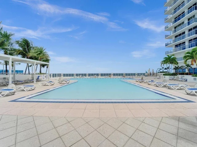 2751 S Ocean Dr # 307N, Hollywood FL 33019
