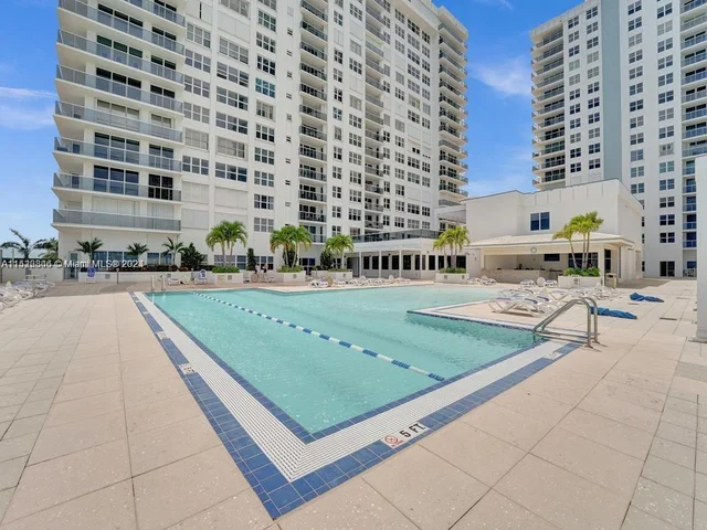 2751 S Ocean Dr # 307N, Hollywood FL 33019