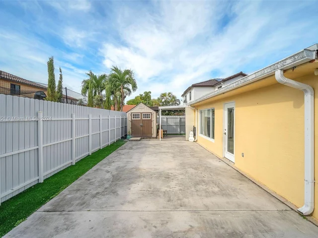 8300 NW 201st St, Hialeah FL 33015