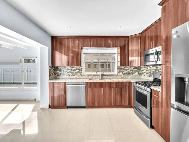 8300 NW 201st St, Hialeah FL 33015