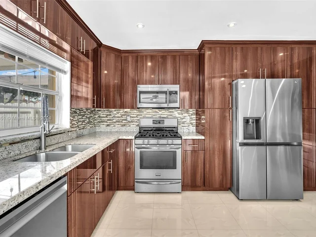 8300 NW 201st St, Hialeah FL 33015