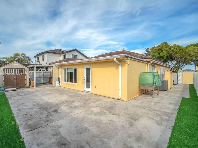 8300 NW 201st St, Hialeah FL 33015