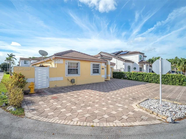 8300 NW 201st St, Hialeah FL 33015