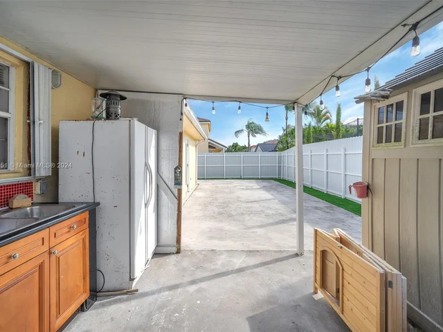 8300 NW 201st St, Hialeah FL 33015