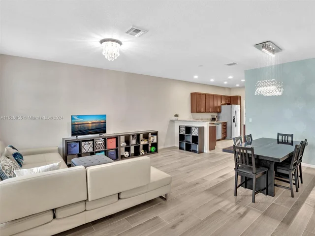 3976 Poinciana Ln # 3976, Hollywood FL 33021