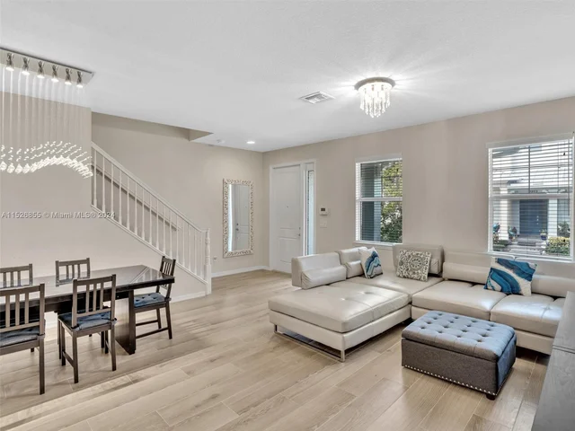 3976 Poinciana Ln # 3976, Hollywood FL 33021