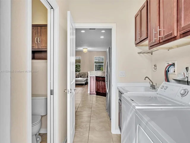 3976 Poinciana Ln # 3976, Hollywood FL 33021