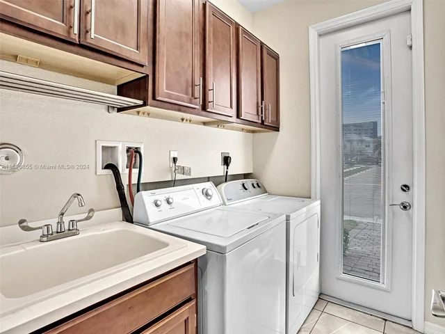 3976 Poinciana Ln # 3976, Hollywood FL 33021